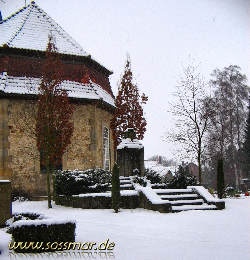 Die Soßmarer Kirche im Schnee - das Kirchenschiff        (aufgenommen am 04.01.2009)