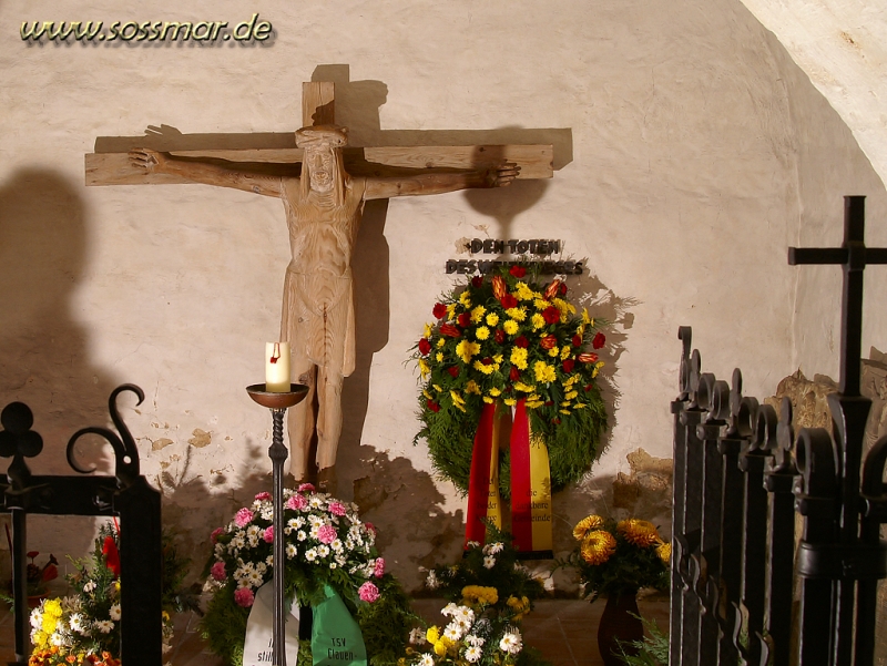 So�marer St.Georg Kirche - in Gedenken der Toten des Weltkriegs      (aufgenommen am 30.11.2008)