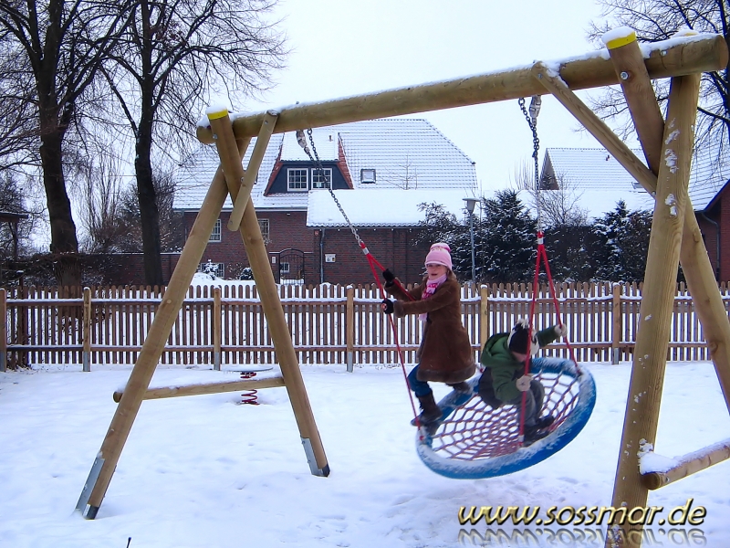 Der neu gestaltete Spielplatz an der Bierbergerstrasse - im Schnee      (aufgenommen am 10.02.2010)