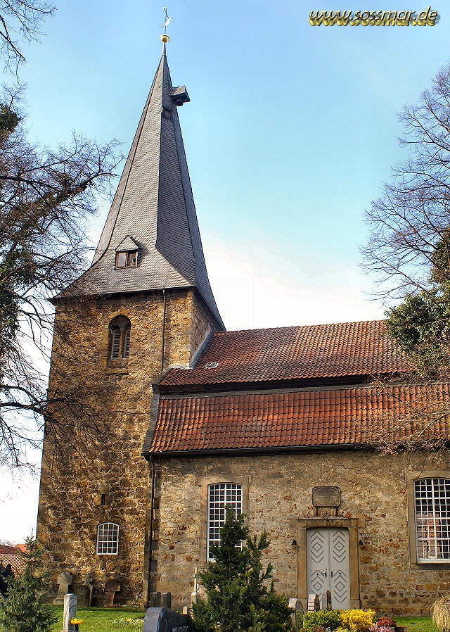 Die Kirche vom Friedhof aus - viel zu gro um auf ein Bild zu passen     (aufgenommen am 06.04.2008)